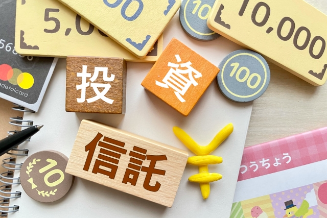 投資信託をイメージしたキーワードと積み木風デザイン