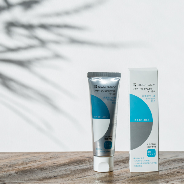 白く、強く、優しく。ソラデー独自の高濃度フッ素と美白成分で歯を守るプレミアムケア歯みがき。