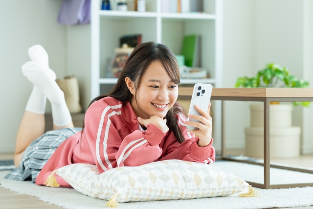 子どもにとってスマホは、世界が一気に広がる存在です。