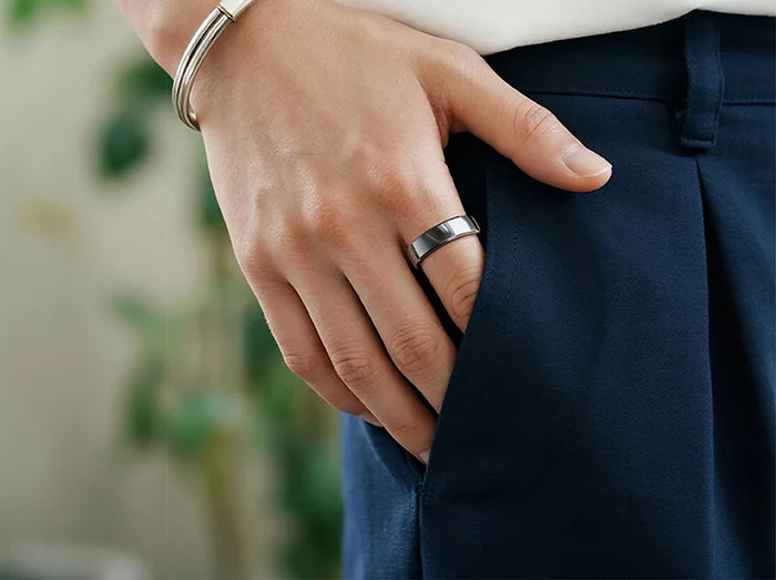 RingConn Gen 2 のデザインと着用シーンを示す参考画像です。